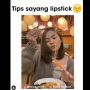 Lipstik Wajib Cetar Terus, Aksi Nyeleneh Youtuber Makan Mi Pakai Sedotan