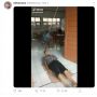 Ngenes! Asyik Olahraga Sambil Main TikTok, Lelaki Ini Justru Kena Prank