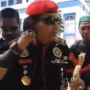 Wibawa Auto Anjlok! Dikasih Clip On, Pria Ini Malah Memasangnya di Telinga