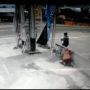 Viral Emak-emak Berhijab Dijambret di Depan Bank, Uang Rp100 Juta Raib