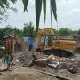 Sewa Eskavator, Suami Hancurkan Rumah karena Diselingkuhi Istri