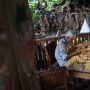 Intip Pembuatan Kerajinan Wayang dari Kertas Sintetis