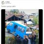 Viral Video Angkot Terperosok, Seorang Pemuda Nyaris Tergencet