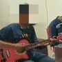 Pengamen Dihukum Polisi Nyanyi Lagu Ibu, Endingnya Malah Nangis Haru