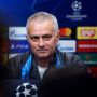 Jose Mourinho Jadi Sukarelawan Bantu Lansia di Tengah Pandemi Corona