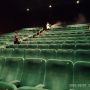 Cegah Virus Corona, Bioskop di Indonesia Disemprot Cairan Disinfektan