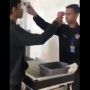 Video Lucu Pemuda Balas Periksa Suhu Tubuh Petugas, Bikin Warganet Ngakak