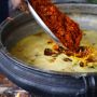Aksi Pedagang Aduk Makanan Pakai Tangan Kosong, Warganet: WHO Minder!