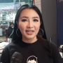 Heboh Virus Corona, Fitri Carlina Khawatirkan Kondisi Suaminya yang Pilot