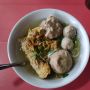 Dituang Sambal Sebaskom, Penampakan Bakso Ini Bikin Warganet Gigit Jari