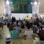 Masjid Istiqlal Tak Sediakan Karpet Salat Jumat, Jemaah: Lupa Bawa Sajadah