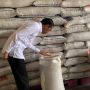 Ibunda Meninggal, Jokowi Tak Lupa Kirim Beras untuk Warga Miskin di Bekasi