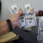 Dolar AS Makin Kuat, Harga Emas Kian Melorot