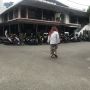 Meski Dilarang karena Corona, Warga Tetap Pergi ke Masjid untuk Salat