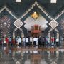 Umat Muslim Ganti Salat Jumat dengan Salat Zuhur di Masjid At-Tin