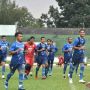Gandeng PMI, Persib Bandung Semprot Markas dengan Disinfektan