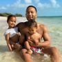 Karantina Mewah ala John Legend, Sewa Villa di Tepi Pantai