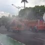Jalan Protokol Jakarta Disemprot Disinfektan Pakai Mobil Damkar
