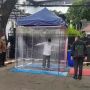 Canggih, Di Desa Ini Sekali Tepuk Penyemprot Disinfektan Langsung Nyembur