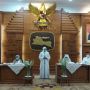 Khofifah Batalkan Pesta 2 Pengantin di Gedung, Lalu Ajak Resepsi di Kantor