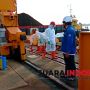 Tewas Telanjang di Kapal, Petugas Angkut Mayat Sugiono Pakai Hazmat Suit