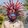 Saat Polisi India Usir Warga di Luar Rumah Pakai Helm 'Corona'