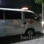 Tewas di Halaman Masjid, Pria Ini Langsung Dibawa Tim Medis Pakai APD ke RS