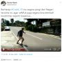 Dampak Corona: Tukang Parkir Ini Tetap Bertugas Meski Parkiran Sepi