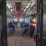 Ngeri! Orang Misterius Lempar Batu ke Dalam Commuter Line Bikin Was-was