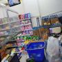 Cegah Corona, Mini Market Pasang Pembatas Plastik