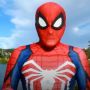 Aksi Keren Spiderman Parepare Bagikan Sabun Gratis untuk Cegah Corona