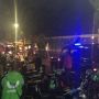 Malam-malam, Jokowi Keluar Istana Bogor Bagikan Ratusan Paket Sembako