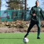 Santuy Abis, Ibrahimovic Asyik Mancing saat Pandemi Corona