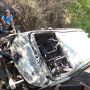 Sopir Taksi Online Ugal-ugalan Sundul Pemotor, Mobilnya Dibakar Massa