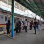 Hari Kelima PSBB Jakarta, Begini Situasi Penumpang KRL di Stasiun Manggarai