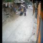 Begal Sadis Terekam CCTV, Korban di Atas Motor Langsung Di-Dor!