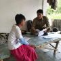 Siswa Tak Punya Ponsel, Pak Guru Avan Pilih Mengajar dari Rumah ke Rumah