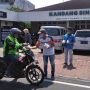 Ringankan Beban Pekerja Sektor Informal, Arema FC Gelar Bakti Sosial