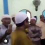 Viral Video Warga Caci Maki Ustaz di Dalam Masjid, Warganet: Tak Ada Akhlak