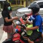 Berbagi Masker di Jalan, Waria Kulon Progo Nyanyikan Lagu Berjudul Corona