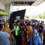 Warga Berjubel Beli Beras Murah: Demi Perut Tak Takut Virus Corona