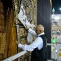 Ternyata Ini Alasan Kiswah Ka'bah Diangkat Menjelang Puncak Musim Haji