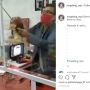 Gokil, Demi Cegah Corona Toko ini Lakukan Transaksi dengan Peralatan Masak