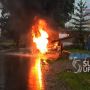Duar! Mobil Avanza Meledak Usai Isi BBM di Sukabumi, Sopir Terbakar