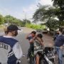 Berkendara Tak Pakai Helm, Bocah SD di Bekasi Ini Hanya Diminta Beli Masker