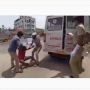 Viral Video Polisi India Jebak Warga Bandel Pakai Ambulans Covid-19