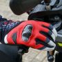 Manfaat Penting Sarung Tangan Motor, Bukan Cuma Buat Gaya-gayaan Saja