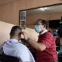 Dihantam Corona, Jurus Haidir Agar Pangkas Rambutnya Tetap Ada Pelanggan