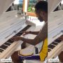 Main Piano, Neymar Bawakan Lagu John Legend