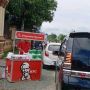 Viral, KFC Buka Lapak Takjil di Pinggir Jalan, Netizen Soroti Hal Ini